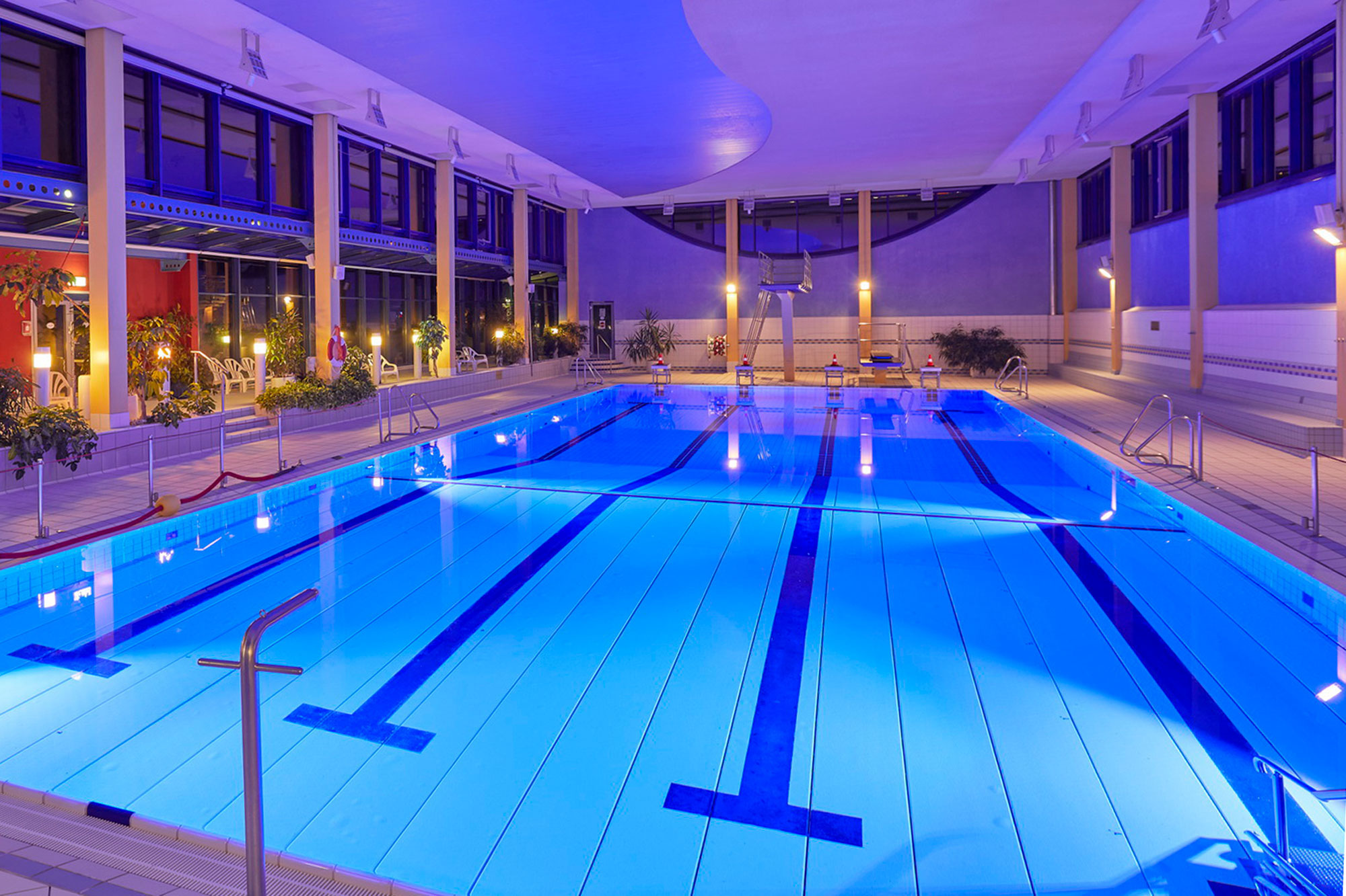 Innenansicht Mons-Tabor-Bad Schwimmbecken