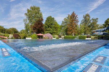 Außenansicht Freibadbecken